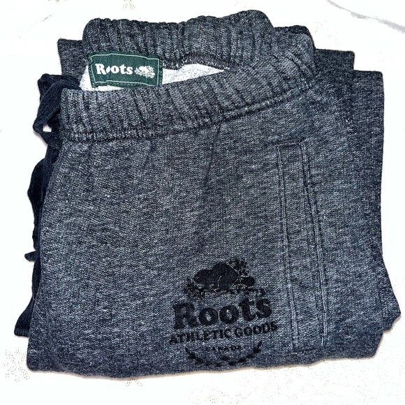 size small roots sweatpants in good condition - Picture 5 of 5